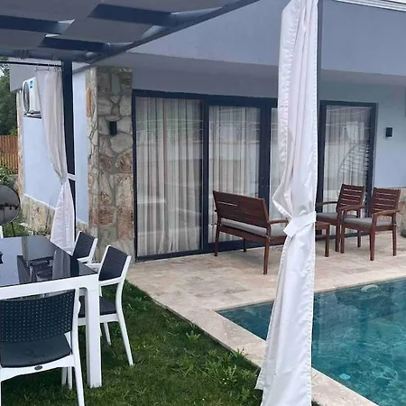 Yesil Uezuemlue De Muestakil Havuzlu Jakuzili Willa *